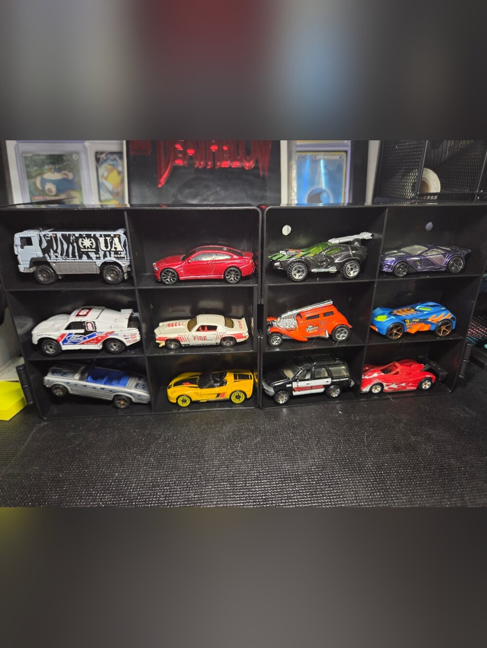 Lot Of 12 Diecast Cars / Trucks ( Hot Wheels And Matchbox )